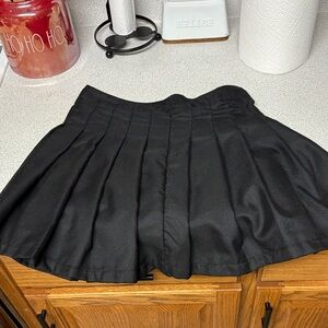Forever 21 Black Pleated Skirt